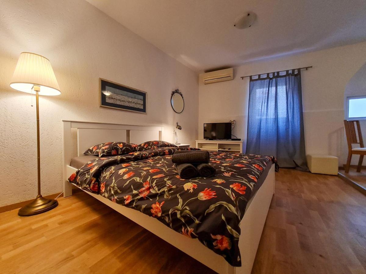 Old Town Apartments Apartman
